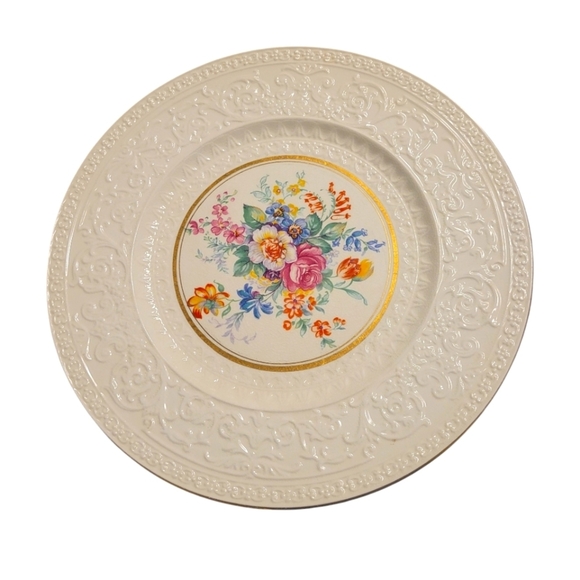 Vintage Wedgewood Cabinet Patrician Pattern Plate with floral design & gold trim - Picture 1 of 6